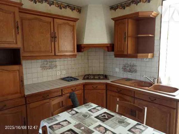 Maison de Lotissement (1950) de 5 pièces-114 m2 + garage-atelier et jardin clos.