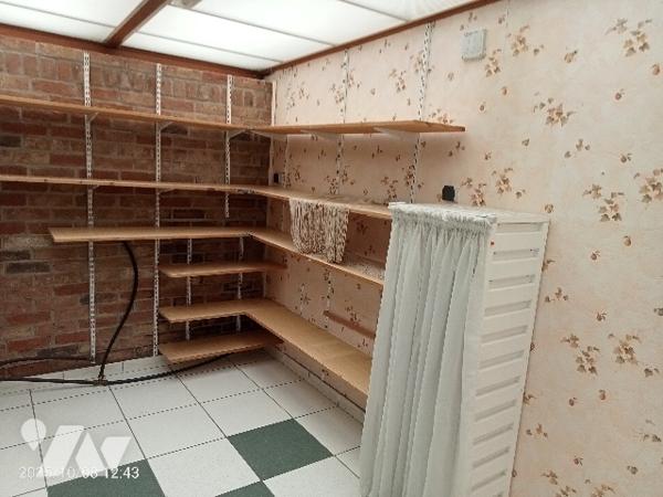 Maison de Lotissement (1950) de 5 pièces-114 m2 + garage-atelier et jardin clos.