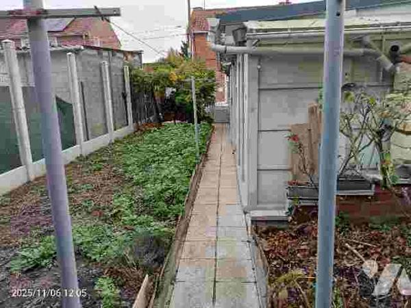 Maison de Lotissement (1950) de 5 pièces-114 m2 + garage-atelier et jardin clos.