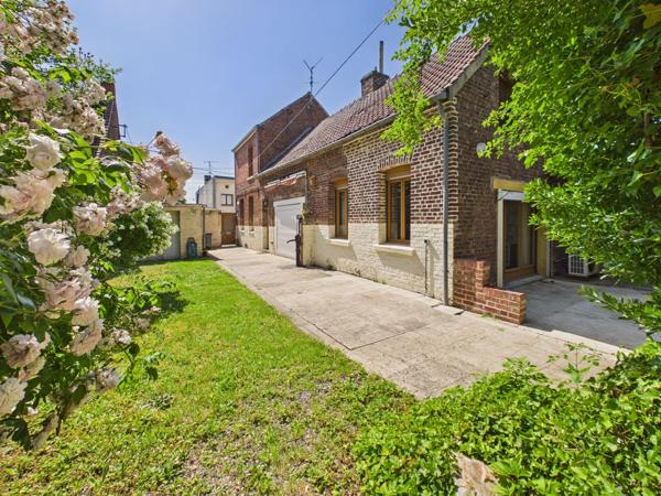 Maison
         5 pièces
        - 109 m² 169 000 € *