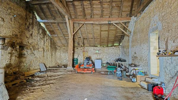 PAVILLON 5 P + GRANGE + PISCINE + RUISSEAU - CHARME CAMPAGNE