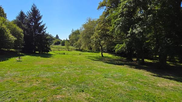 PAVILLON 5 P + GRANGE + PISCINE + RUISSEAU - CHARME CAMPAGNE