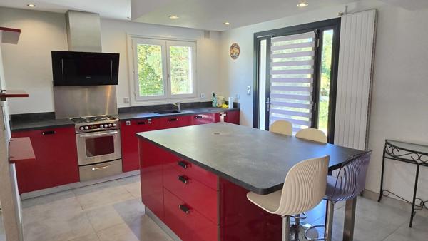 PAVILLON 5 P + GRANGE + PISCINE + RUISSEAU - CHARME CAMPAGNE