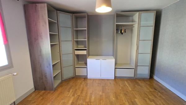 PAVILLON 5 P + GRANGE + PISCINE + RUISSEAU - CHARME CAMPAGNE