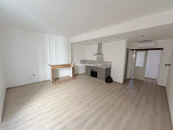 Vente                                                      Appartement
                        
                     3 pièces                      38 m2                     à Millau