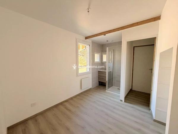 Vente                                                      Appartement
                        
                     3 pièces                      38 m2                     à Millau