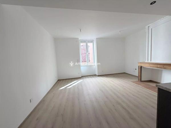 Vente                                                      Appartement
                        
                     3 pièces                      38 m2                     à Millau