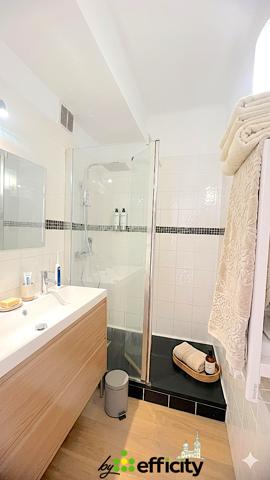 Appartement
         4 pièces
        - 68 m² 280 000 € *
