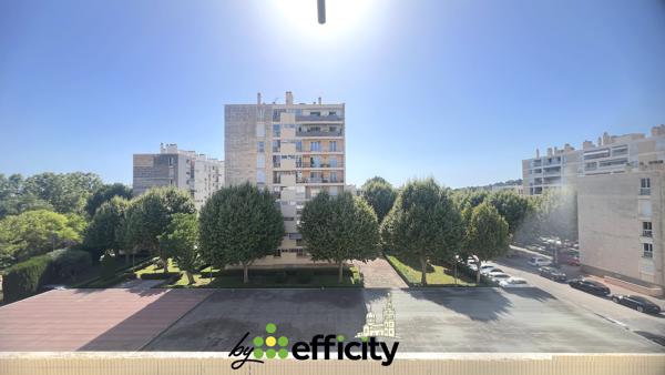 Appartement
         4 pièces
        - 68 m² 280 000 € *