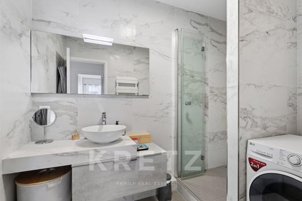 Appartement lumineux entièrement rénové à quelques pas des commerces, des transports et du bois