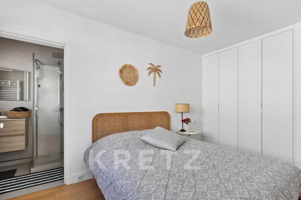Appartement lumineux entièrement rénové à quelques pas des commerces, des transports et du bois