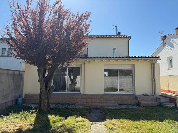 ROCHEFORT  - Maison familiale de 132 m² avec jardin et stationnement