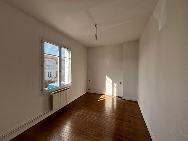 ROCHEFORT  - Maison familiale de 132 m² avec jardin et stationnement