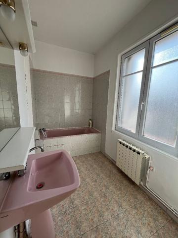 ROCHEFORT  - Maison familiale de 132 m² avec jardin et stationnement