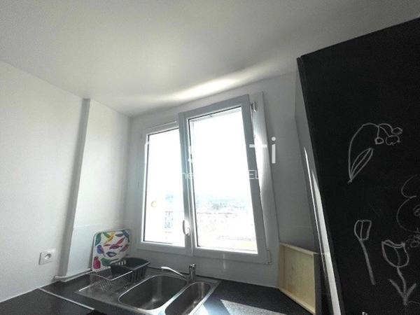 métro à 3 minutes à pied, commerces à proximité