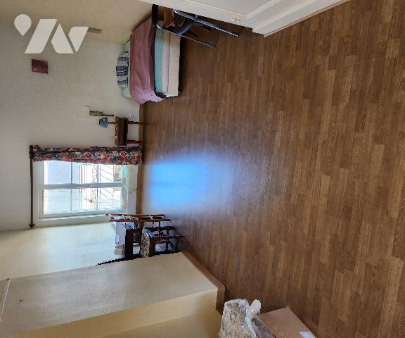 Sur Saint Cyr en Bourg, grande maison en tuffeau,230m² à rénover, sur un terrain de 2 600m².