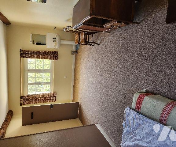 Sur Saint Cyr en Bourg, grande maison en tuffeau,230m² à rénover, sur un terrain de 2 600m².