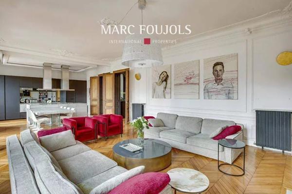 Paris 16/8 Pont de l’Alma : appartement avec vue dégagée et balcon filant