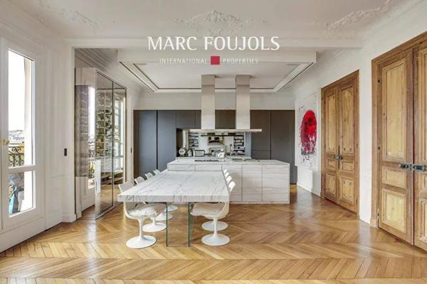 Paris 16/8 Pont de l’Alma : appartement avec vue dégagée et balcon filant