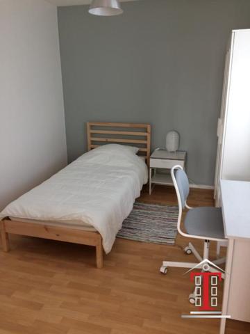 Chambre meublée en colocation