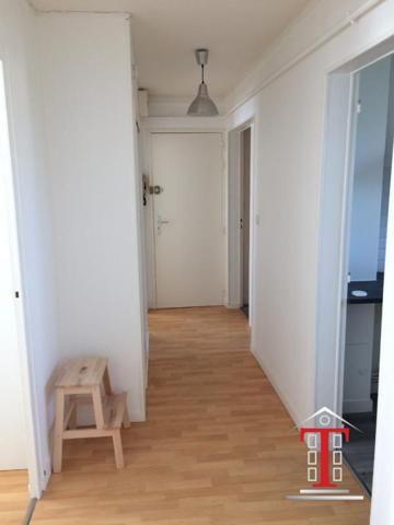 Chambre meublée en colocation