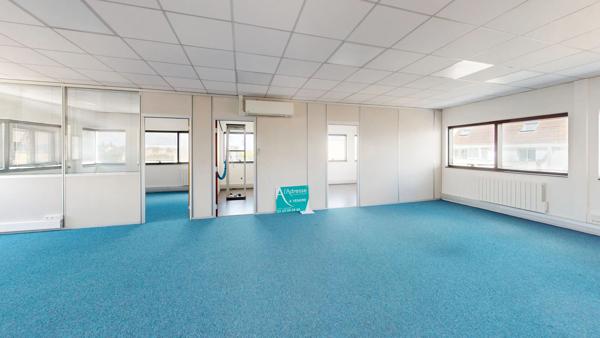 Local commercial CHILLY-MAZARIN 151 m²