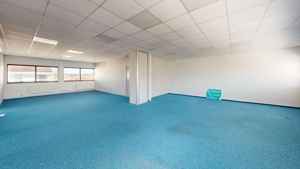 Local commercial CHILLY-MAZARIN 151 m²