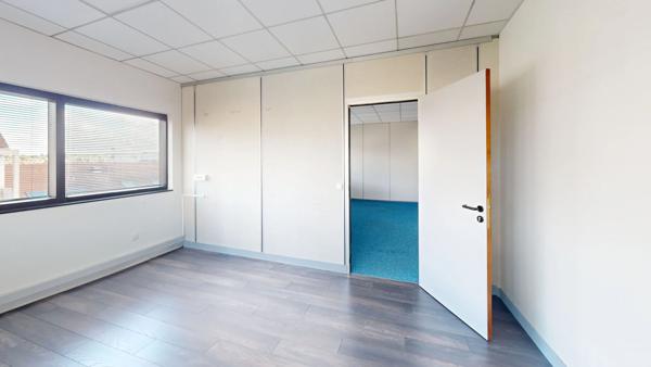 Local commercial CHILLY-MAZARIN 151 m²