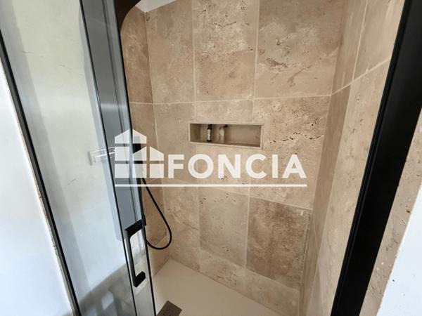 Location Maison 3 pièces 71.99 m² - 44 GRAND'RUE Lamanon 13113