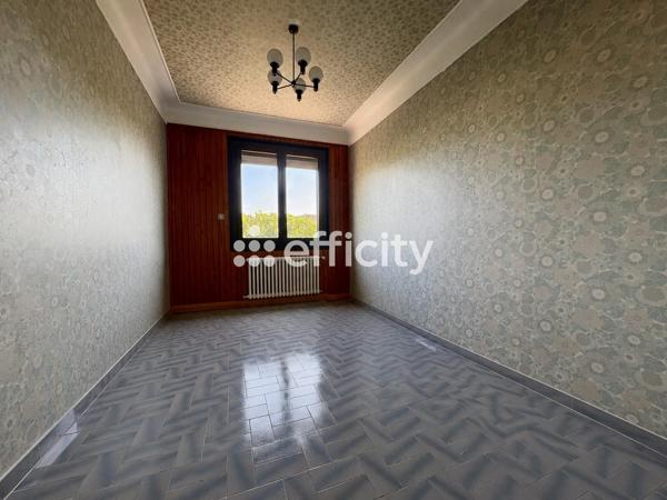 Maison
         7 pièces
        - 182 m² 570 000 € *