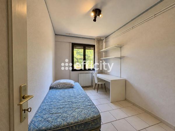 Maison
         7 pièces
        - 182 m² 570 000 € *