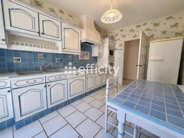 Maison
         7 pièces
        - 182 m² 570 000 € *