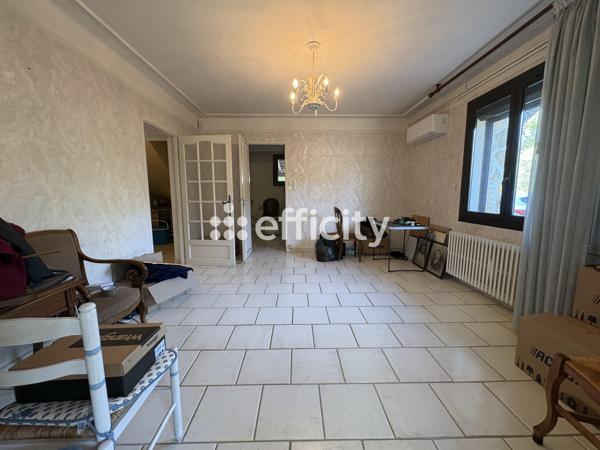 Maison
         7 pièces
        - 182 m² 570 000 € *