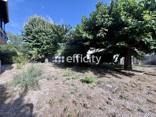 Maison
         7 pièces
        - 182 m² 570 000 € *