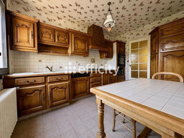 Maison
         7 pièces
        - 182 m² 570 000 € *