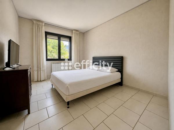 Maison
         7 pièces
        - 182 m² 570 000 € *