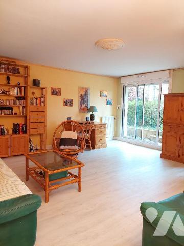 A VENDRE - RENNES (35) - T4  + terrasse/jardin  + parking.
Dans une résidence de 1989, ce T4 a...