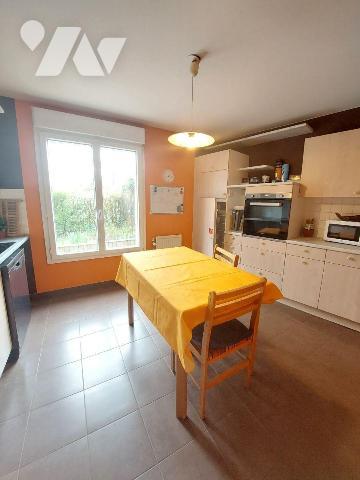 A VENDRE - RENNES (35) - T4  + terrasse/jardin  + parking.
Dans une résidence de 1989, ce T4 a...
