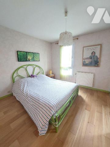 A VENDRE - RENNES (35) - T4  + terrasse/jardin  + parking.
Dans une résidence de 1989, ce T4 a...