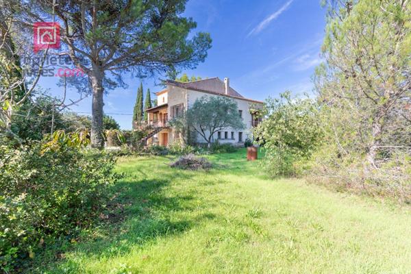 À vendre , Maison traditionnelle de  184 m² avec grand terrain arboré . Campagne de Carpentras