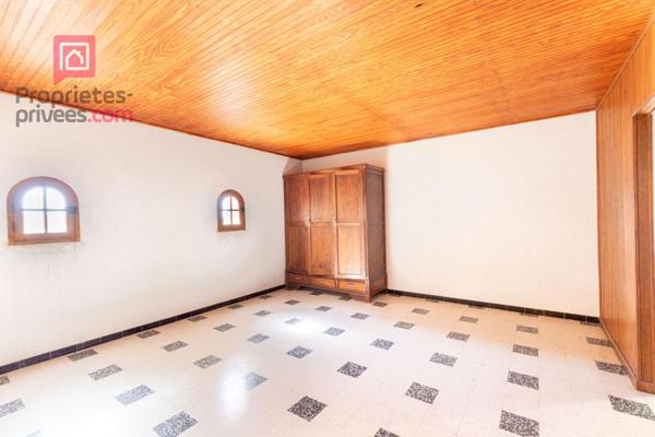 À vendre , Maison traditionnelle de  184 m² avec grand terrain arboré . Campagne de Carpentras