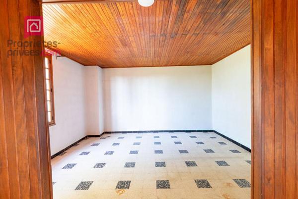 À vendre , Maison traditionnelle de  184 m² avec grand terrain arboré . Campagne de Carpentras