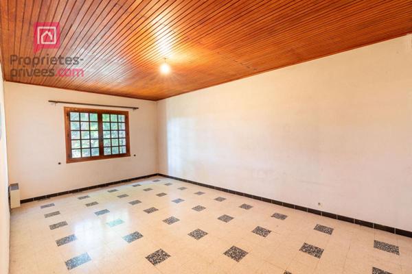 À vendre , Maison traditionnelle de  184 m² avec grand terrain arboré . Campagne de Carpentras