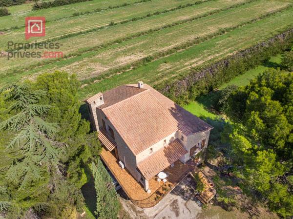 À vendre , Maison traditionnelle de  184 m² avec grand terrain arboré . Campagne de Carpentras