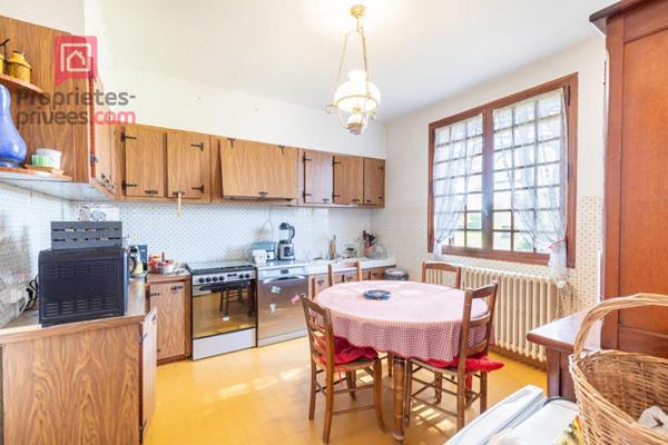 À vendre , Maison traditionnelle de  184 m² avec grand terrain arboré . Campagne de Carpentras