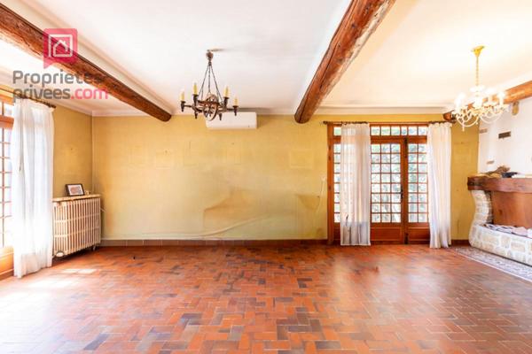 À vendre , Maison traditionnelle de  184 m² avec grand terrain arboré . Campagne de Carpentras