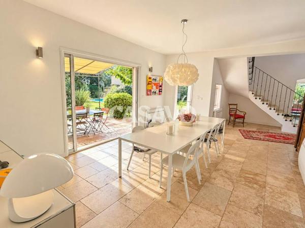 Vente Maison 7 pièces de 201m² - 13860 Peyrolles-en-Provence