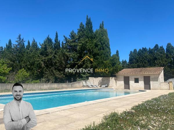 Eyguières (13430) Villa 150m² - Plain pied - 4 chambres - Piscine - Terrain de 5737m²
