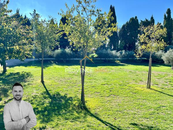 Eyguières (13430) Villa 150m² - Plain pied - 4 chambres - Piscine - Terrain de 5737m²