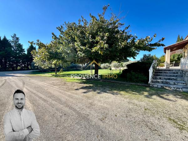 Eyguières (13430) Villa 150m² - Plain pied - 4 chambres - Piscine - Terrain de 5737m²